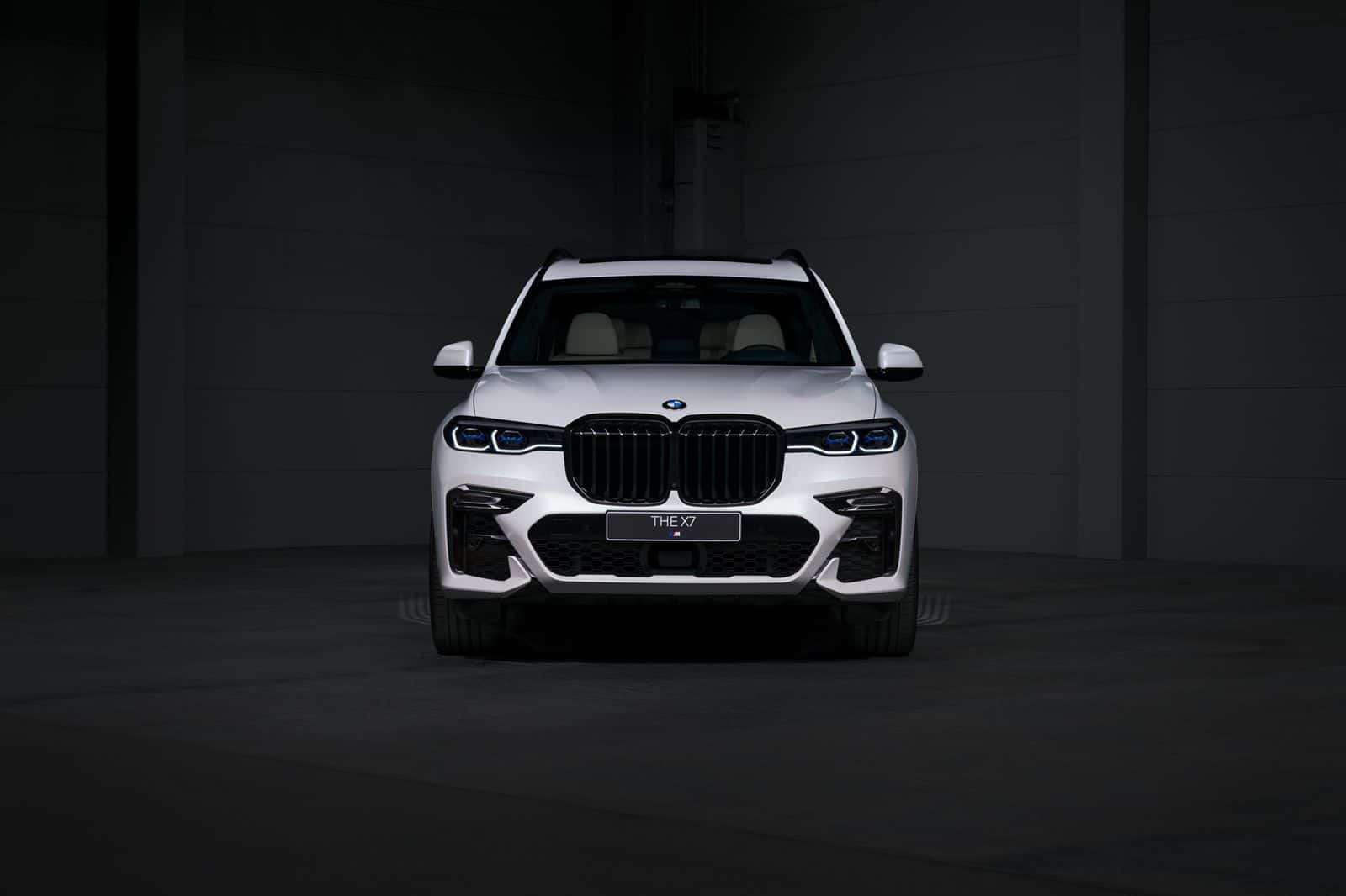 BMW تقدم سيارة X7 الذكرى الخمسين لتأسيس دولة الإمارات العربية المتحدة الخمسين بمناسبة الاحتفال باليوبيل الذهبي في الدولة