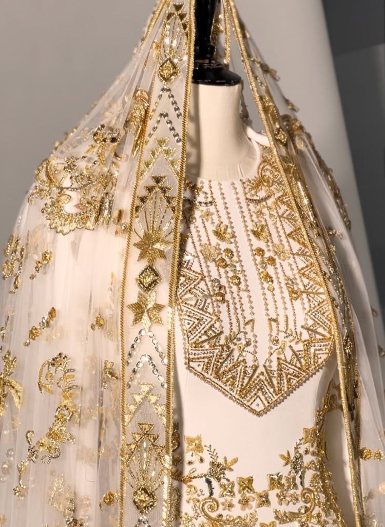 تفاصيل فستان زفاف رجوة آل سيف 
